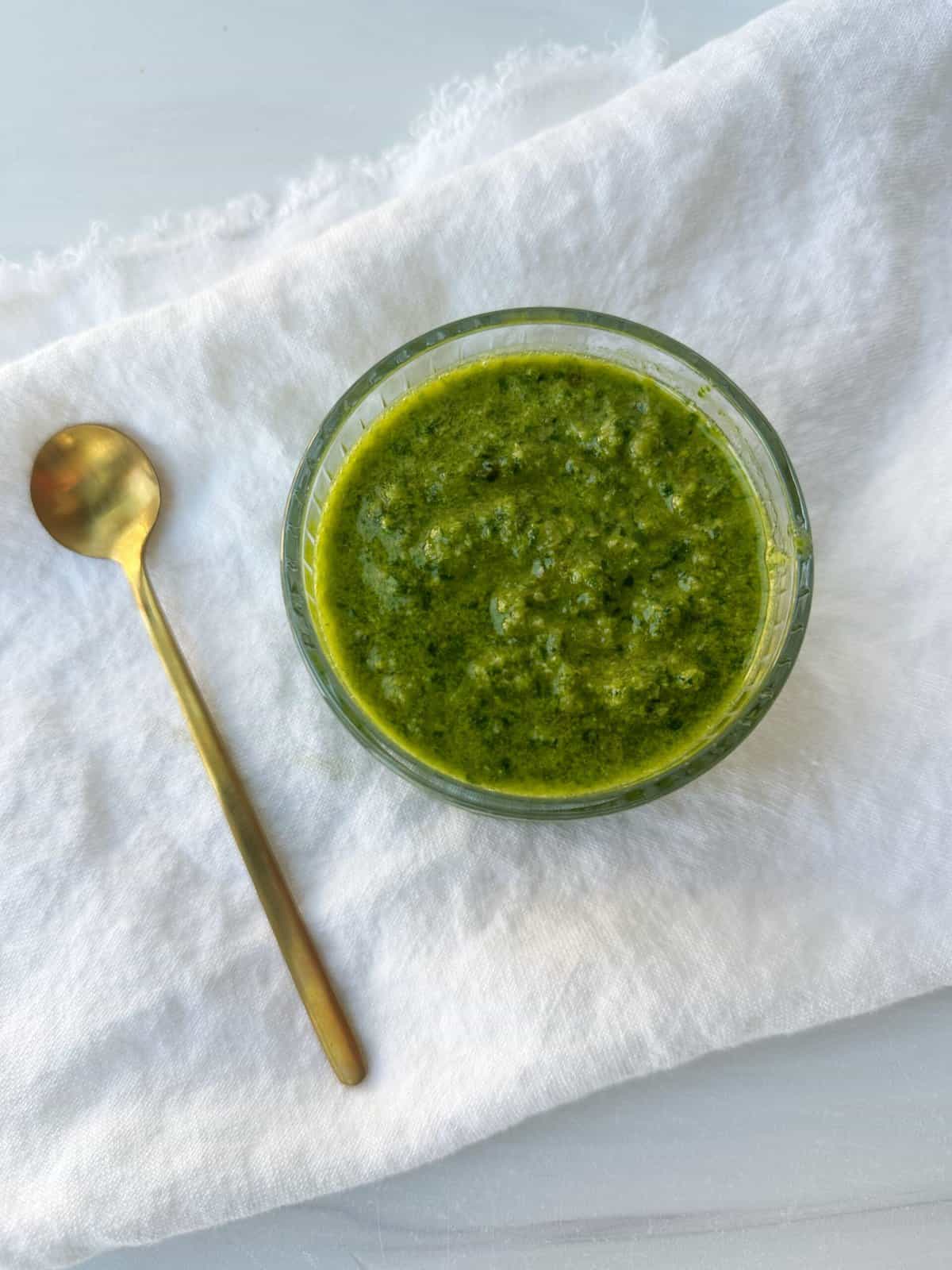 creamy-low-histamine-pesto-lesswithlaur