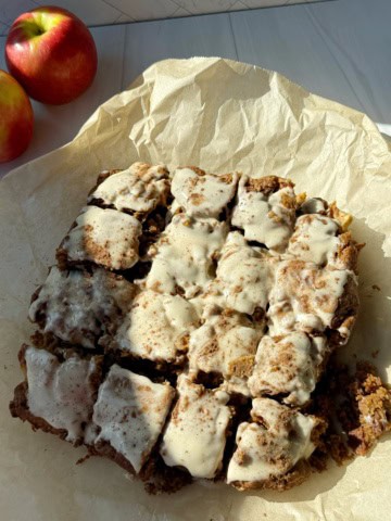 Apple cinnamon blondies