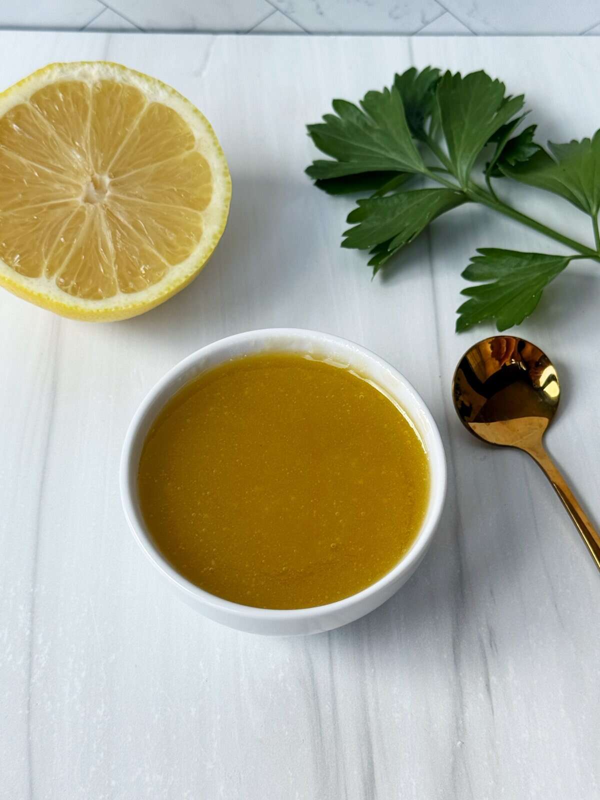 lemon garlic dressing 5-Minute Homemade Garlic Lemon Vinaigrette