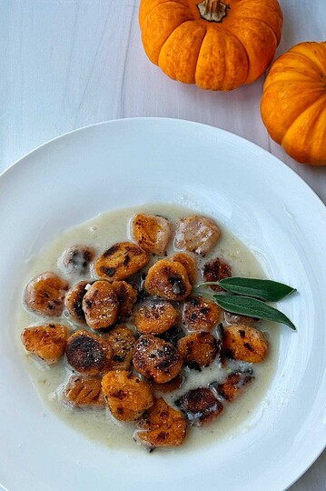 sweet potato gnocchi with garlic cream sauce