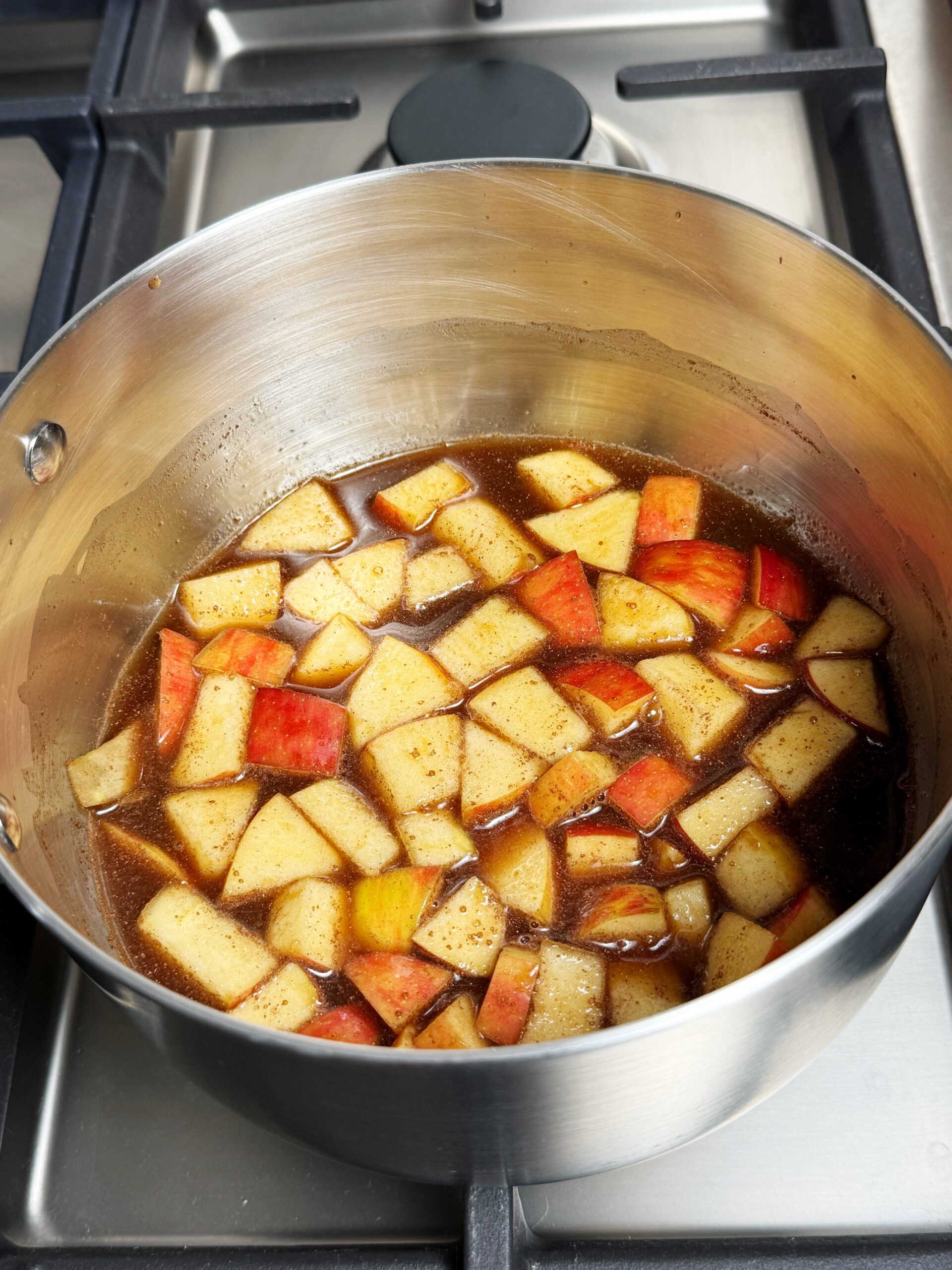 apples in saucepan 